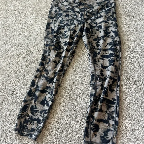 Lululemon Leggings size 12 - Picture 1 of 3